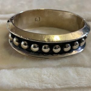 Sterling silver raised ball hinged clamper bracelet Mexico Taxco 925
